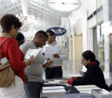 美国非农就业人数增速表现近期出现了剧烈的波动，在3月份非农就业增幅意外降至10万以下之后，就业人数增幅又在4月报复性回升，然后在5月再度回落……而现在，6月份的