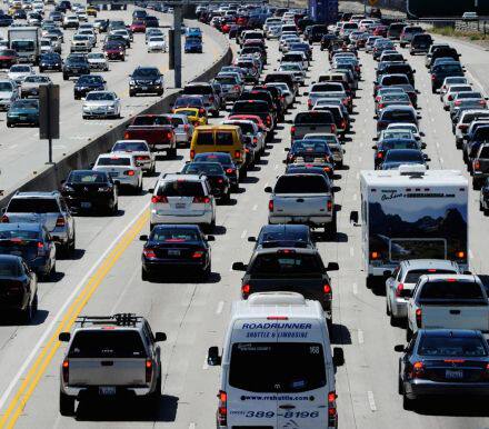 汽油价格出现2015年以来的最大连跌，这让消费者和美国总统拜登都松了一口气。拜登在11月中期选举前将抗击通胀作为一个中心主题...