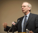 美联储三号人物，纽约联储主席杜德利表示，美联储应该重新审核其2%的通胀目标，作为评估抵抗下一轮经济衰退工具的一部分。他认为美联储应该考虑采...