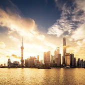 港股表现强势，大市在今年首个交易日突破去年高位，资金持续流入，成交显着增加。重磅蓝筹股纷纷走强，预料港股升势有望延续，指数将进一步上试30,800点水平，下方支持在30,200点附近