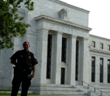 富国银行的分析师预计，美联储将在12月加息，而在2018年仅将加息两次。低通胀和疲软的GDP增长可能减缓了加息的步伐，以及美联储的资产负债表规模历来很大