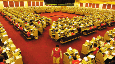  恒指今早小幅低开0.08%报30205点，仍然站稳30000点关口上方；指数小幅停留后即快速拉升，盘中最高见30563点。截至午间收盘，恒指涨1.14%...