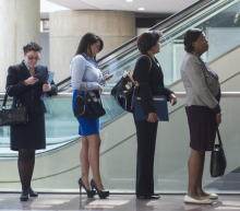 美国劳工部公布数据显示，美国10月非农新增就业26.1万。此前彭博预期10月非农新增就业人口为31.3万。受飓风影响，9月美国新增非农就业人数环比减少3.3万人