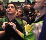 2月8日美股再遭屠戮。道指收跌逾千点，标普500指数创年内新低，双双从高位跌超10%，进入调整区。纳指跌近4%。上美国劳工部上周...