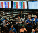 美国商品期货交易委员会(CFTC)周五(6月23日)公布的周度报告显示，截至6月20日当周，对冲基金和基金经理连续第二周减持COMEX黄金净多头，白银/铜多头亦遭到减持