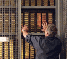 亚盘时段，黄金探底回升，现货黄金现报1899.55美元/盎司，跌幅0.1%；现货黄金围绕1900这一关键整数心理水平展开拉锯。在波动率下滑的情况下，市场可能需要更久时间的震荡。美国财长未排除11月初之前达成刺...