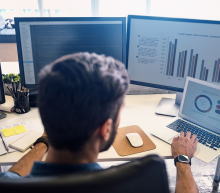 空头似乎终于认输，开始追逐涨势。只要美国经济衰退继续被抑制，我们认为股市可以...