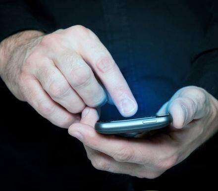 美国方面表示将延长对伊的制裁豁免，暂时不退出伊核协议，至此美伊地缘政治危机暂时化解。通过跟踪高频美国催化裂化装置检修数据，发现近一周检修量有所增加，预示炼厂整体开工率的继续回落，利空需求表现。且美伊地缘政治危机暂时得以化解，本周不建议过于激进，谨慎追高。