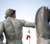 意大利封闭全国，全球金融市场大动荡，禁止探监引发监狱囚犯暴动，这些都清楚说明了新冠病毒疫情的全球蔓延已深入到社会和经济活动的方方面面。主要欧股市场大跌逾7%...