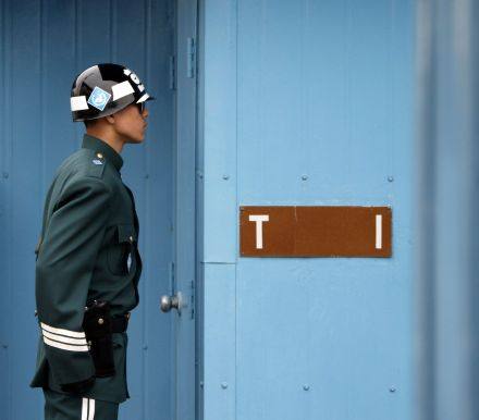 美国政府正在讨论，在朝鲜就无核化问题采取具体措施的情况下，开设美驻平壤大使馆的可能性