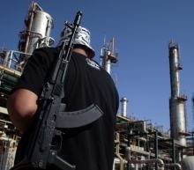 NYMEX美国原油(WTI原油)欧市盘初，油价震荡走低。因墨西哥湾石油产量受飓风“德尔塔“的影响逐步减小、利比亚加快恢复生产的计划和挪威石油工人取消罢工等，令油价承压。伊拉克油长贾巴尔预计，原油价格今年...