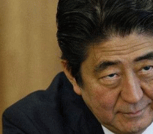 安倍晋三执政地位不稳，日本央行政策不确定性增加