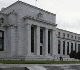 据彭博，纽约联邦储备银行表示，行长Dudley将在2018年中退休，Dudley任期结束前将确保接替者到位。纽约联邦储备银行行长William Dudley计划在明年年中退休