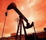 受美国制裁伊朗日期的临近， 本周INE油价进一步回升，连续两日收阳，并一度收至560元上方，短时间而言560元是一个重要的争夺点位。不过随着冬季需求高峰来临，INE原...