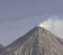 市场预期美联储 3 月加息或成定局。但由于近期风险事件依然存在，且金银下方支撑较强。避险情绪激增，或令金银走势反转，短线可等上冲至压力位不破进场做空，但注意下方空间较小；中长线建议...