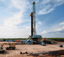 飓风只能算是短期的影响因素，并不能改变油价的基本面结构。且持仓数据显示于投资者看多油价的意愿也不强烈，因此在没有意外利好的情况下，以及驾驶季慢慢接近尾声，原油需求淡季来临，油价更多的可能是震荡筑底