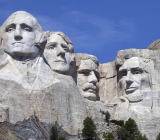 美元兑其他主要货币保持稳定，此前公布的主要是令人失望的美国经济报告。初请失业救济金的人数增长到24.5万人，明显高于此前预期的23.1万人。另一方面