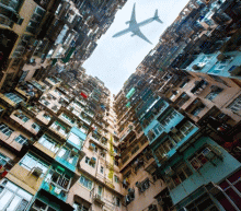 隔夜美股三大指数继续上涨，科技股偏强，同时，昨日A股与港股受消费股、科技股、金融股拉动全线走强。经济基本面好转与各家金融机构2018年策略多数看好港股等各种因素迭加，使市场气氛持续高涨，支持港股继续走强