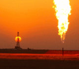 当石油输出国组织(OPEC)和俄罗斯刚开始着手解决全球石油过剩问题时，原以为会在6个月内取得成功。但现在看来，这场战斗可能会持续多年