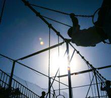 美国企业季绩普遍好于市场预期，同时6月新屋开工创12个月以来最大增幅，美国三大指数大幅收涨。国内股市在良好的经济基础下，两市纷纷上涨，上证综指再度重新站上3200点关口之上，市场投资氛围转好