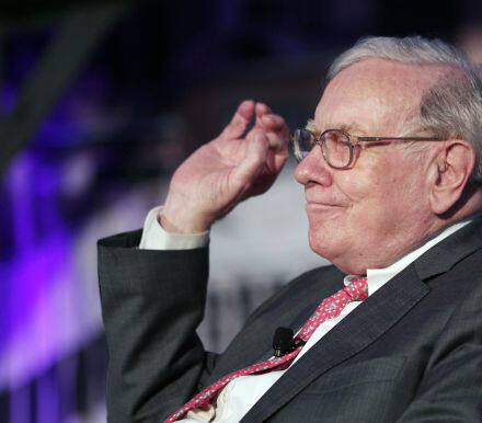 据美国金融资讯网站TheStreet报道，巴菲特说过，“投资者投资的时候应该想象自己有一张一生的决策卡，上面只有20次决策的机会。”巴菲特是有充分理由的。他已经用一个听起来很简单的投资风格