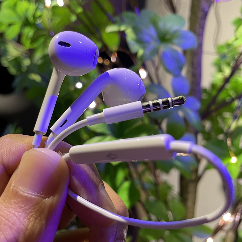 The New Apple Earpods Headphones Have a Wired 3.5mm Universal Port, Which Is More Practical for Professional Musicians to Use for Monitoring