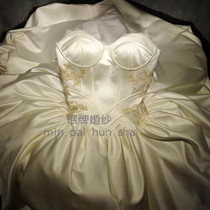 Min brand wedding dress retro court satin big tailed chest wedding dress luxury gold imported lace thin wedding dress