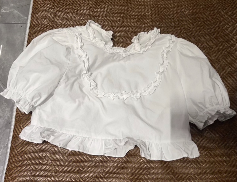 Teeth-Embellished Shirt [Trainee Style] That Attracts Both Men and Women* Korean-Style Lace Regular Puff Sleeve Shirt That Hides the Body Shape