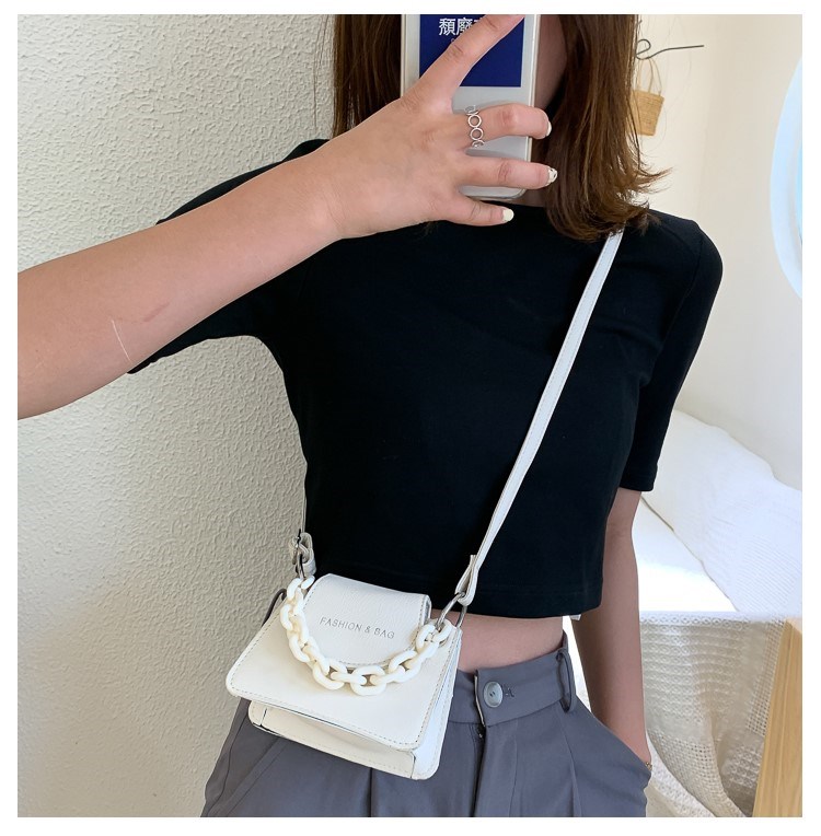 Small Solid Color Magnetic Buckle Crossbody Bag display picture 19