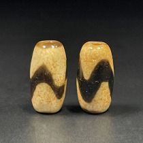 A pair of pure tiger tooth Buddhist beads passed down from Tibet a pair of high-oil old patina full of weathered patterns antique antiques auction of Tibetan Buddhist beads