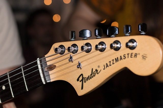 who made electric guitar