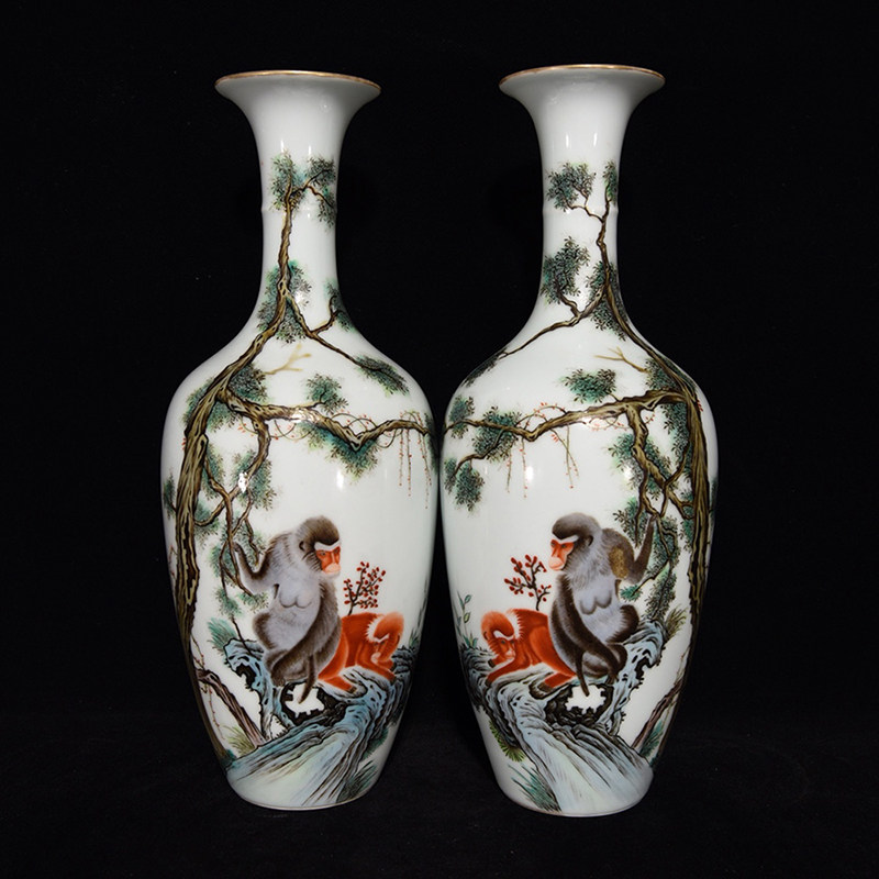 LY0827 Old Tibetan Qingqianlong style pastel monkey pattern bottle