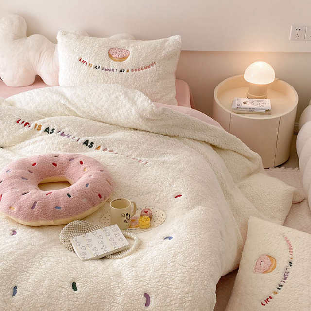 Sweet donuts warm alpaca velvet bed four-piece set winter thickened milk velvet coral velvet sheets and quilt cover