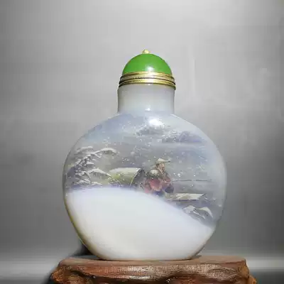 Natural agate cleverly painted inner painting snuff bottle