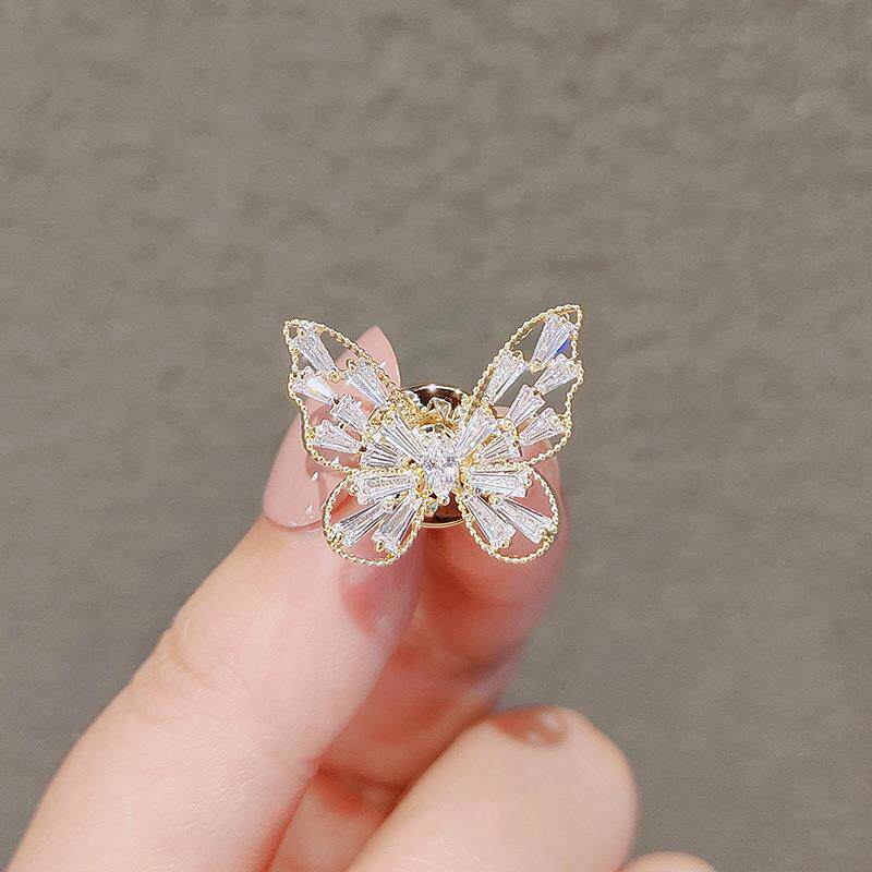 Lively butterfly openwork zirconia brooch anti-exposure buckle pin elegant cardigan scarf buckle to secure clothing and gifts