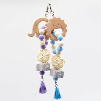 Parrots use toys and supplies to supplement calcium and molar stones, tiger skin, peony and black phoenix, birds play to relieve boredom and chew toys