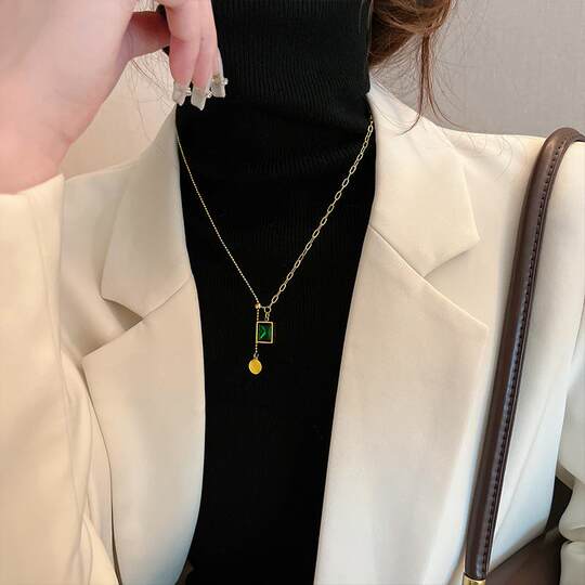 Retro Green and Black Accessible Luxury Geometric Square Splicing Necklace Clavicle Chain Niche Adjustable Cool Style Titanium Steel Neck Chain