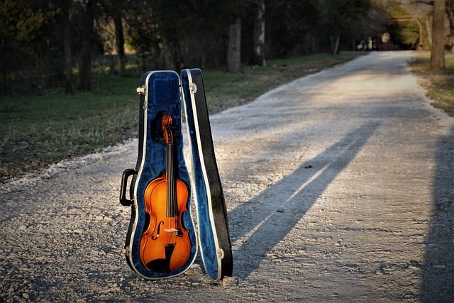 what is the difference between violin and fiddle