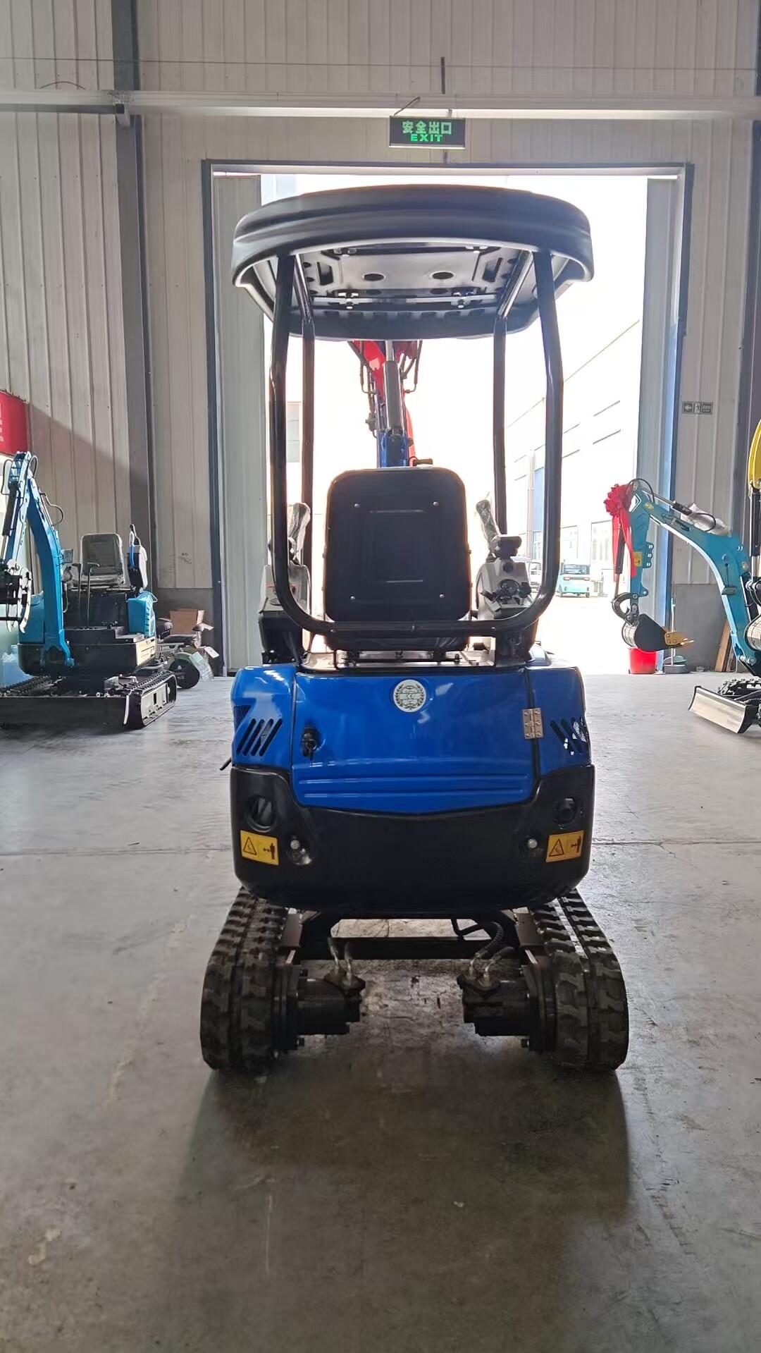 3月23日合肥全新未使用-多功能18型号挖掘机（一台）网络拍卖公告