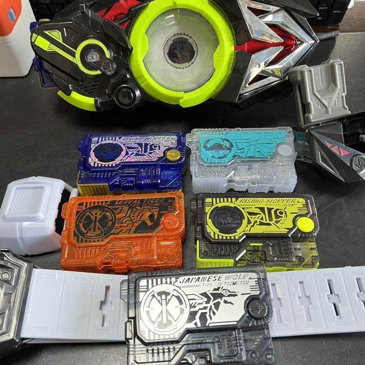 假面骑士衍生周边：变身器驱动器的文化符号与商业生态