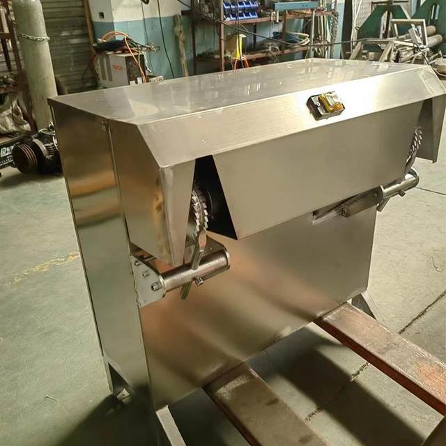 Coconut shelling coconut/Xin Jiazi peeling machine Coconut shell machine machine equipment old coconut shell peeling machine