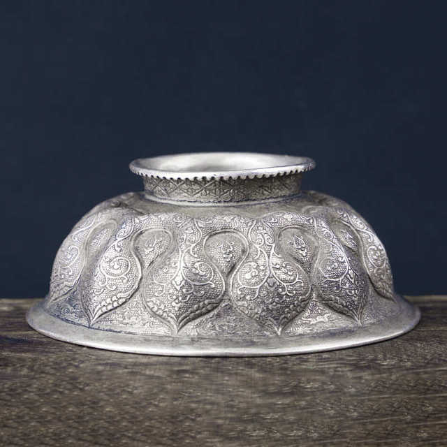 Pure copper front for pure copper antiques, antiques, Buddhist wrapped patterns, silver bowls, miscellaneous ornaments, collection of heterosexual lamps, petal utensils