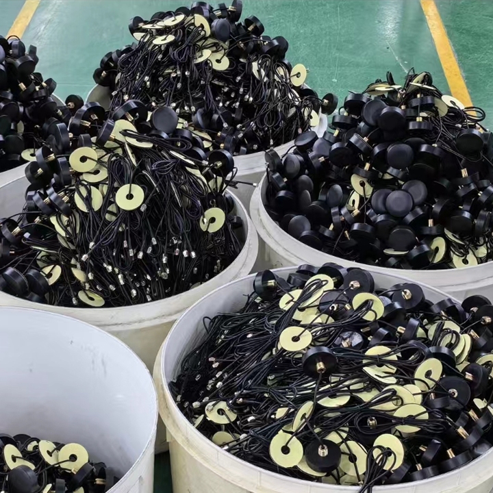 70块买个能以泡水的WiFi天线。这个届国产黑科技太敢打了！