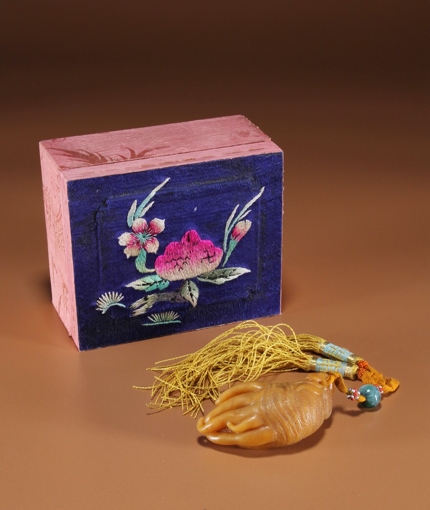 Tibetan Treasures] Tian Huang Buddha's Hand Pieces A Box Study Ornament Wen Wan Ruiping Auction A2712