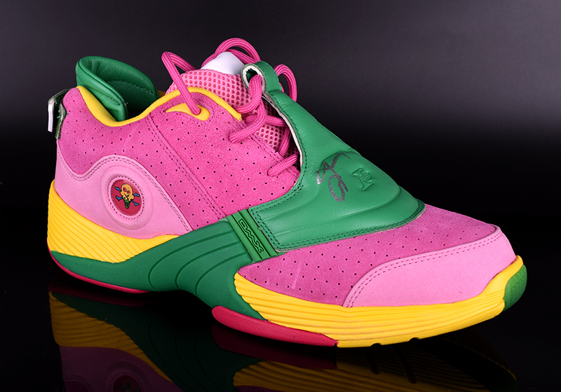 Nba Superstar Iverson's Signed Sneakers, Co-Branded Sneakers (Certified Authentic, Comes with Certificate)