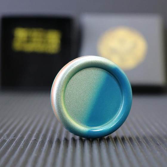 龙玩家渐变色奶盖啪啪币edc无限推牌指尖陀螺减压神器小整蛊玩具