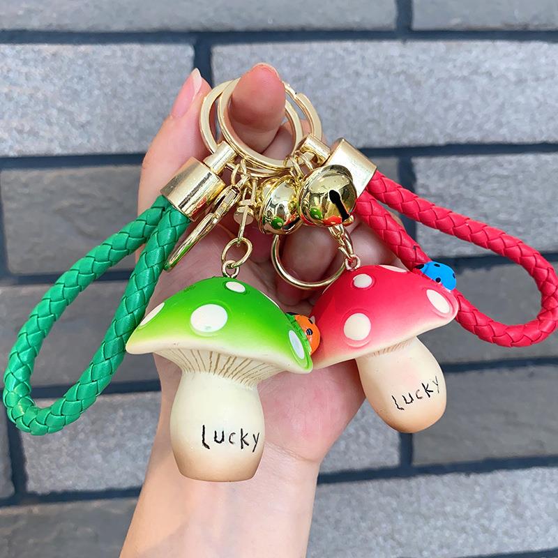 Simulated Resin Mushroom Keychain, Cute Floating Insect Small Mushroom Pendant, Couple Car Bag Decoration, Small Gift