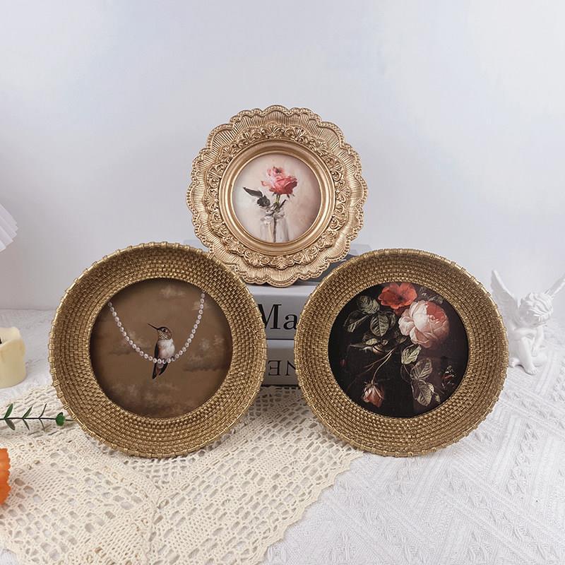 French and American Classical Retro Golden Round Photo Frame, Light Luxury Resin Picture Frame, Living Room and Bedroom Decoration, Decorative Oil Painting
