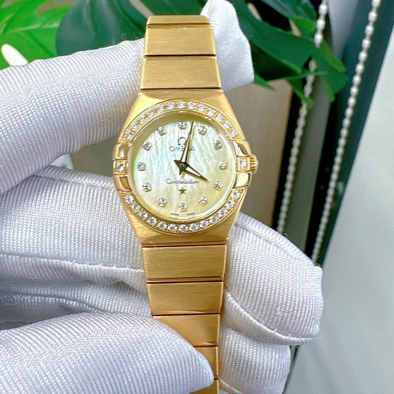 Fixed Price Gold Watch, 98% New, Omega Omega, Retail Price 110,000, Constellation Series, 18K Gold Quartz Women's Watch