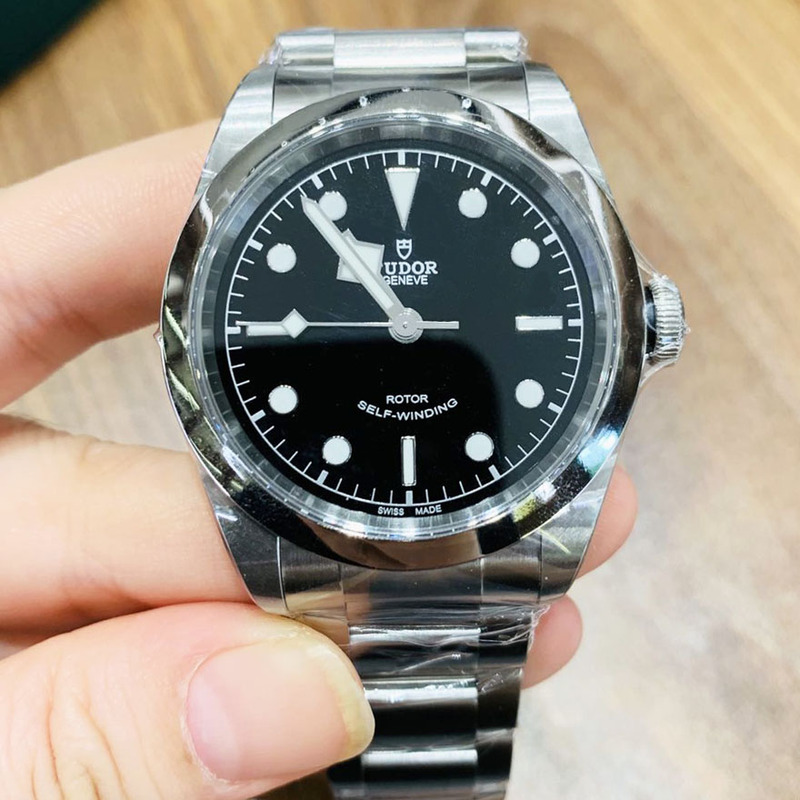 Buy Now the 98% New Tudor 41mm Black Bay Series Automatic Mechanical Men's Watch M79540 at a Retail Price of 22,900